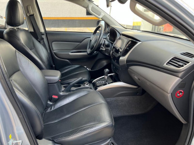 L 200 Triton 2.4 16V SPORT HPE-S 4X4 CABINE DUPLA TURBO DIESEL AUTOMÁTICO