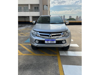 L 200 Triton 2.4 16V SPORT HPE-S 4X4 CABINE DUPLA TURBO DIESEL AUTOMÁTICO