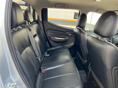L 200 Triton 2.4 16V SPORT HPE-S 4X4 CABINE DUPLA TURBO DIESEL AUTOMÁTICO
