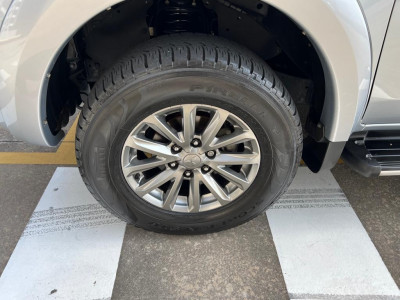 L 200 Triton 2.4 16V SPORT HPE-S 4X4 CABINE DUPLA TURBO DIESEL AUTOMÁTICO
