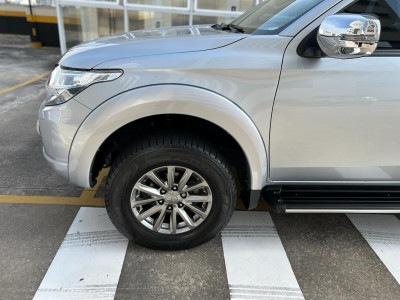 L 200 Triton 2.4 16V SPORT HPE-S 4X4 CABINE DUPLA TURBO DIESEL AUTOMÁTICO