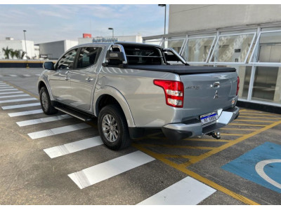 L 200 Triton 2.4 16V SPORT HPE-S 4X4 CABINE DUPLA TURBO DIESEL AUTOMÁTICO