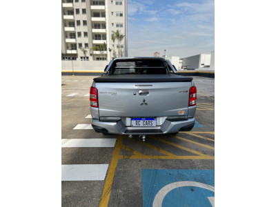 L 200 Triton 2.4 16V SPORT HPE-S 4X4 CABINE DUPLA TURBO DIESEL AUTOMÁTICO