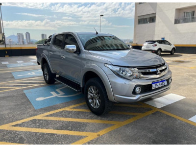 L 200 Triton 2.4 16V SPORT HPE-S 4X4 CABINE DUPLA TURBO DIESEL AUTOMÁTICO