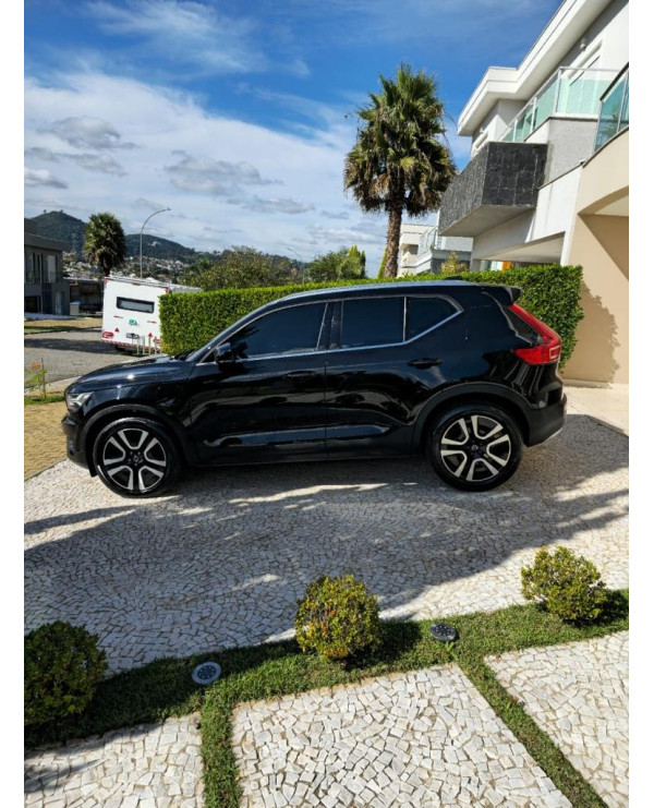 VOLVO XC40 1.5 16V 4P T5 RECHARGE MOMENTUM GEARTRONIC AUTOMÁTICO