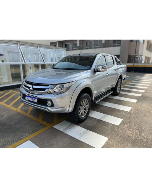 L 200 Triton 2.4 16V SPORT HPE-S 4X4 CABINE DUPLA TURBO DIESEL AUTOMÁTICO