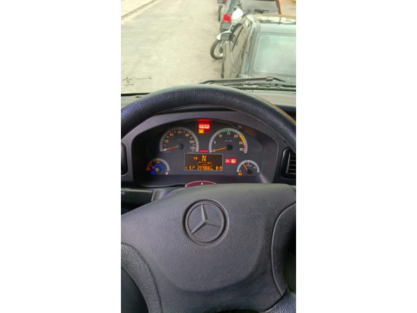 MERCEDES-BENZ Accelo 815