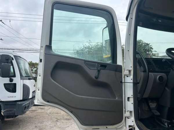 VOLKSWAGEN 24-330 CRC 6X2 VTR