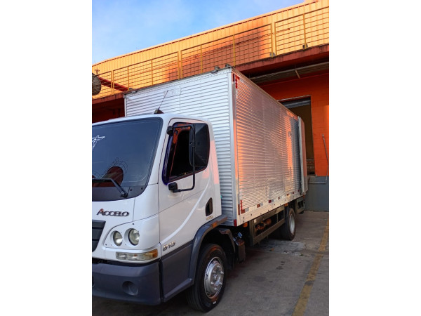MERCEDES-BENZ Accelo 815