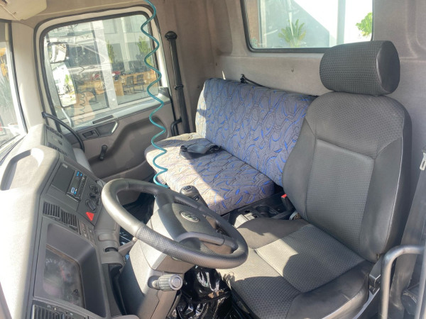 VOLKSWAGEN 13-190 DC CONSTELLATION