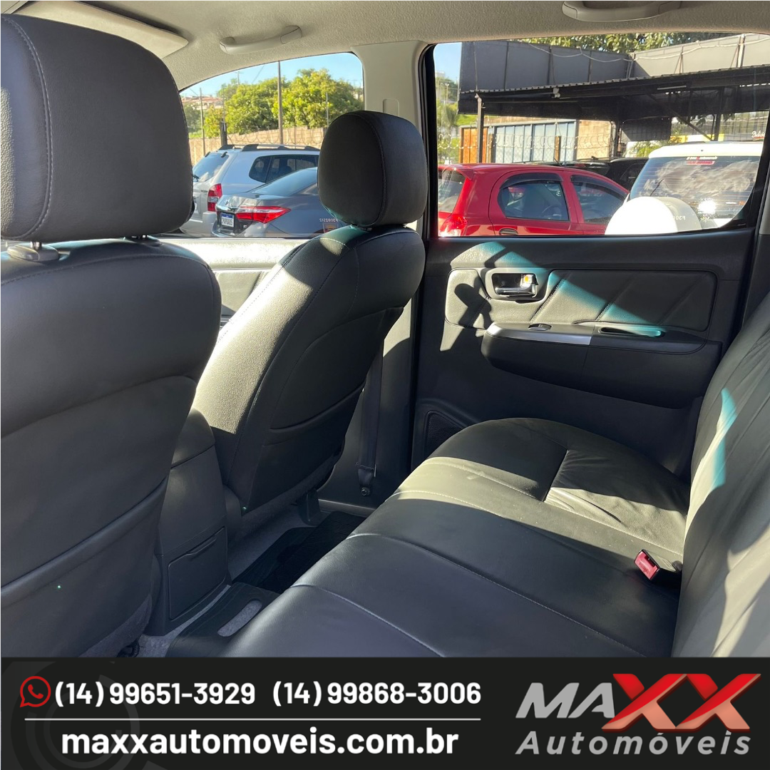 TOYOTA Hilux Caminhonete 2.7 16V 4P SRV FLEX CABINE DUPLA AUTOMÁTICO