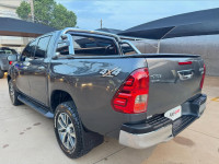 TOYOTA Hilux Caminhonete 2.8 16V SRX 4X4 TURBO DIESEL CABINE DUPLA AUTOMÁTICO TOYOTA Hilux Caminhonete 2.8 16V SRX 4X4 TURBO DIESEL CABINE DUPLA AUTOMÁTICO