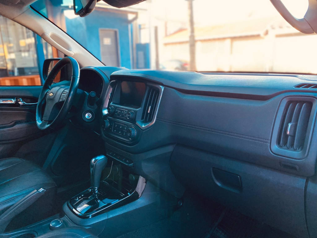S10 2.8 12V HIGH COUNTRY CABINE DUPLA 4X4 TURBO DIESEL AUTOMÁTICO