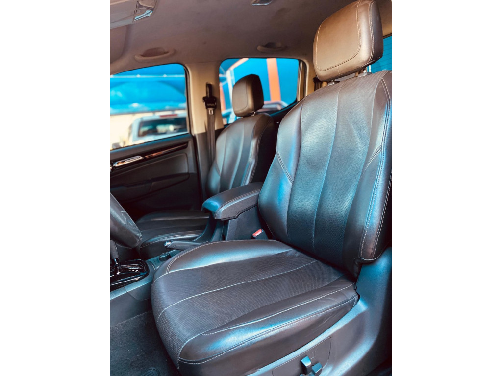 S10 2.8 12V HIGH COUNTRY CABINE DUPLA 4X4 TURBO DIESEL AUTOMÁTICO