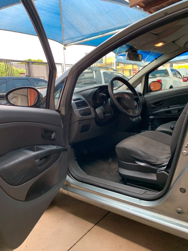 FIAT Punto 1.4 4P FLEX ATTRACTIVE ITALIA