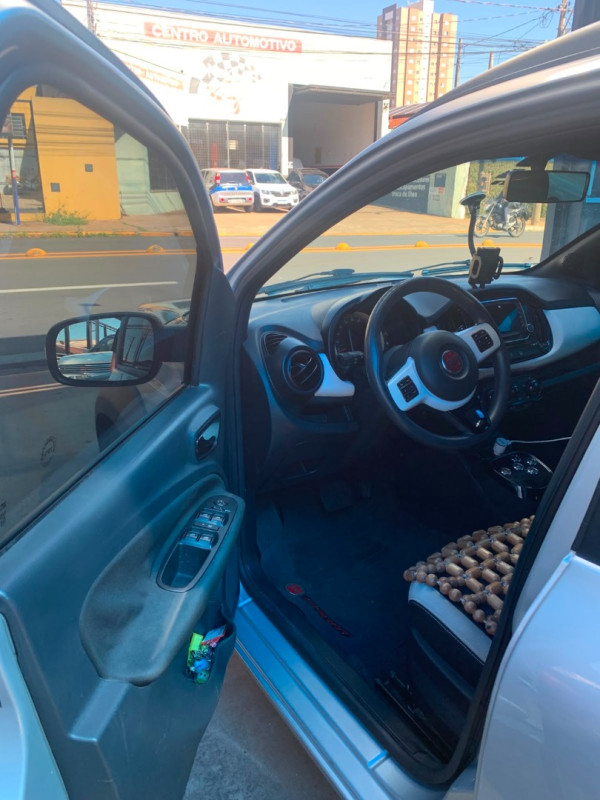 FIAT Uno 1.4 4P FLEX WAY DUALOGIC AUTOMATIZADO