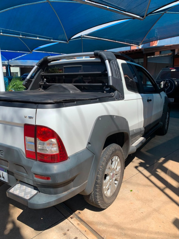 FIAT Strada 1.8 16V FLEX ADVENTURE CABINE DUPLA