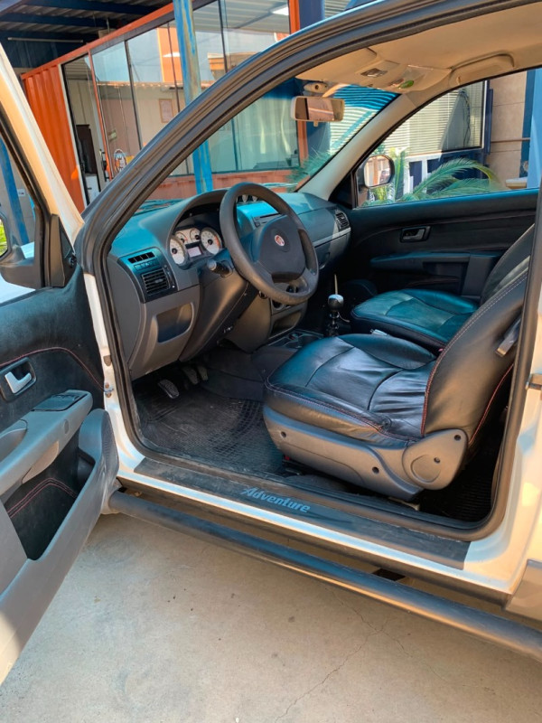 FIAT Strada 1.8 16V FLEX ADVENTURE CABINE DUPLA