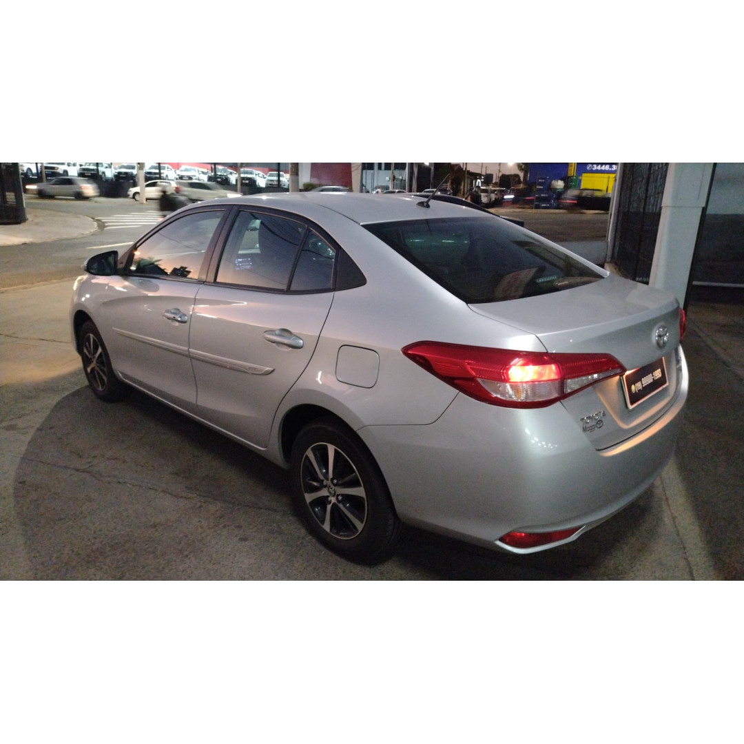 Yaris Sedan 1.5 16V 4P FLEX XS CONNECT MULTIDRIVE AUTOMÁTICO CVT