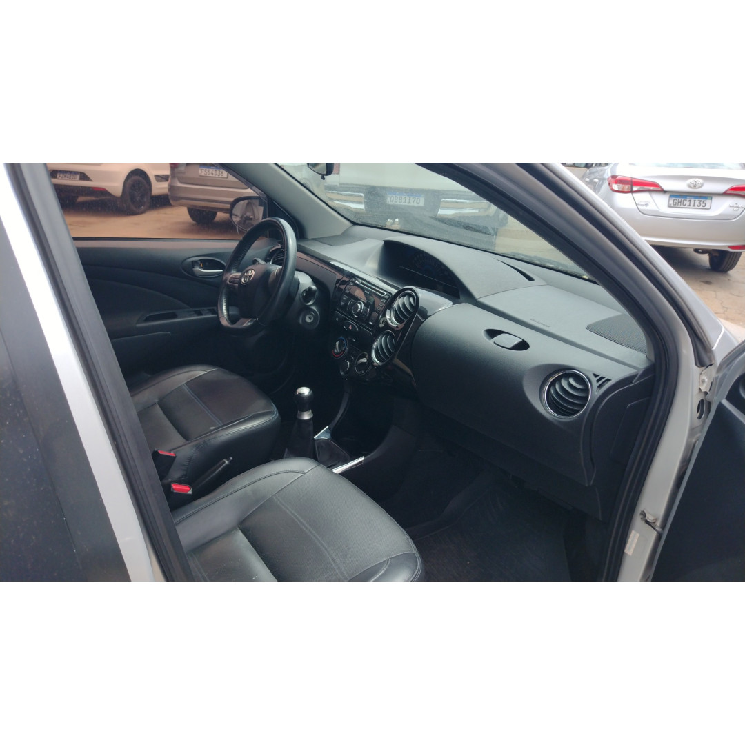 TOYOTA Etios Hatch 1.5 16V 4P FLEX PLATINUM