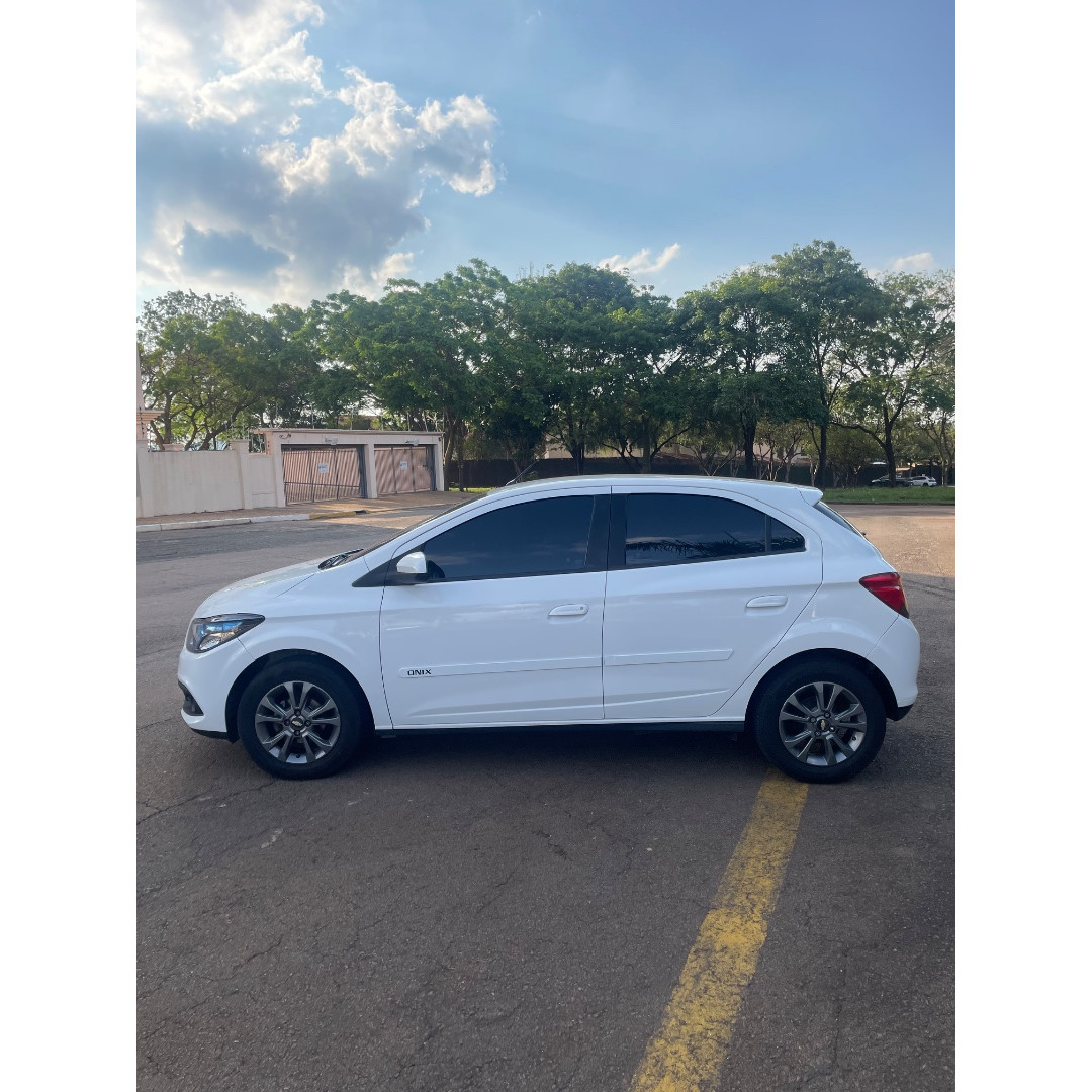 CHEVROLET Onix Hatch 1.4 4P FLEX LT