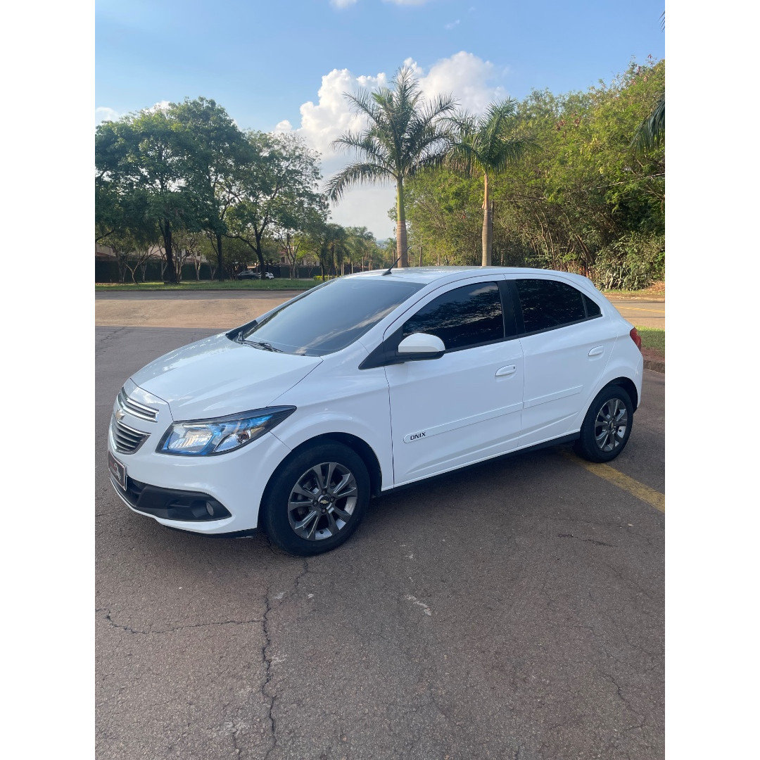 Onix Hatch 1.4 4P FLEX LT