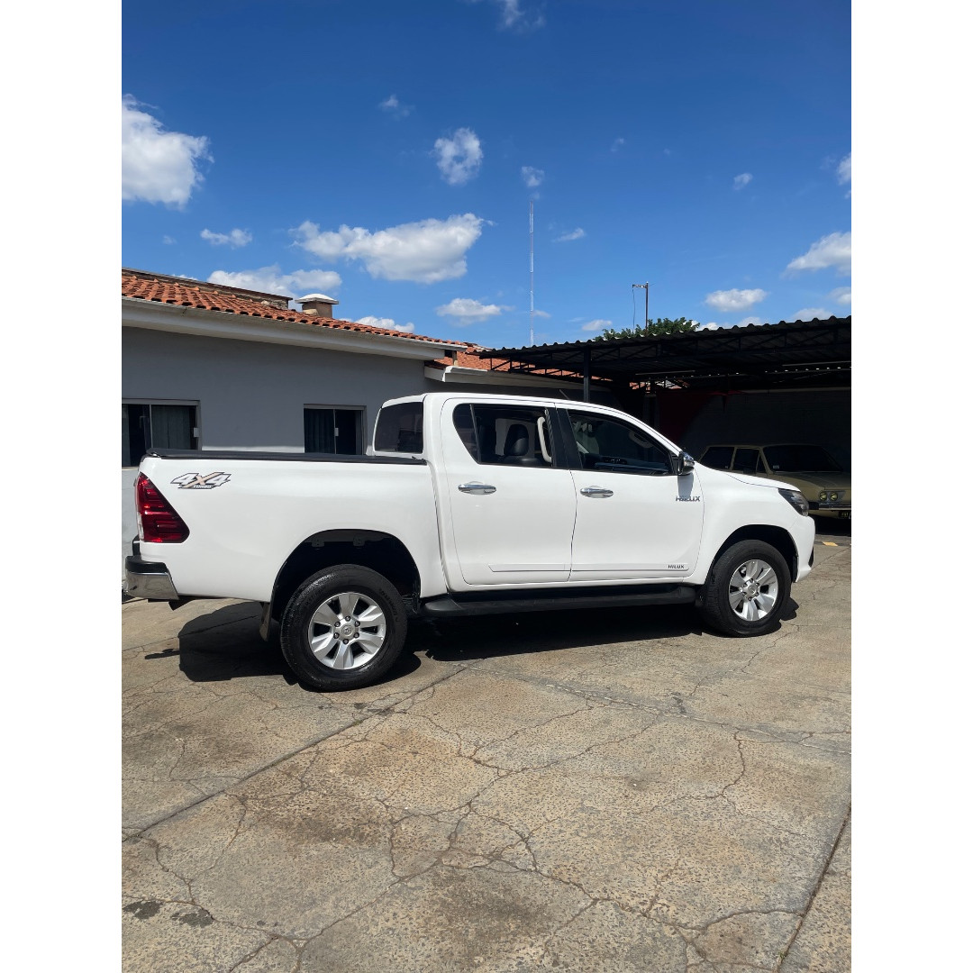 Hilux Caminhonete 2.8 16V SRV 4X4 DIESEL CABINE DUPLA AUTOMÁTICO