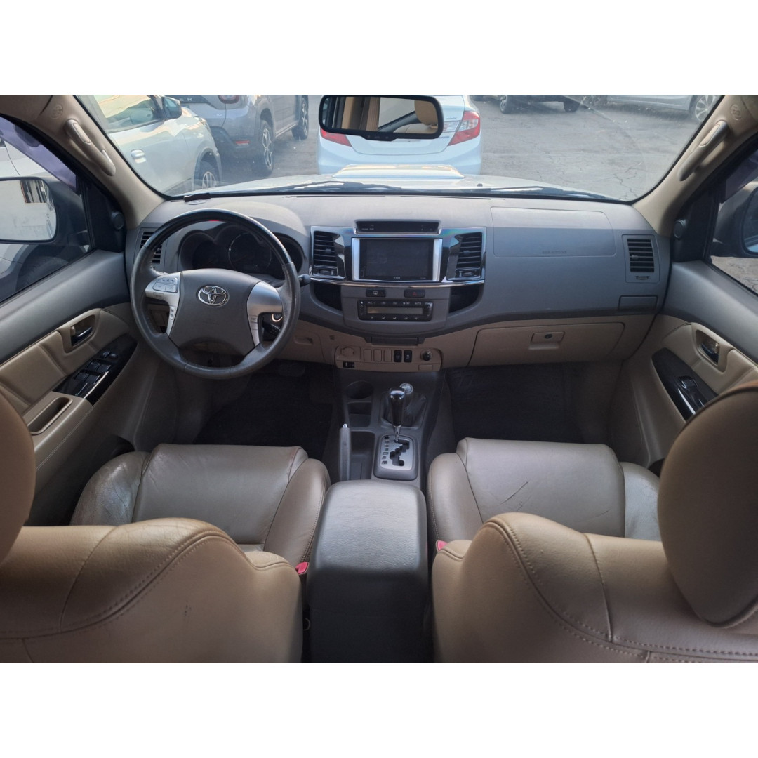 TOYOTA Hilux SW4 3.0 16V 4P SRV 4X4 7 LUGARES TURBO DIESEL AUTOMÁTICO