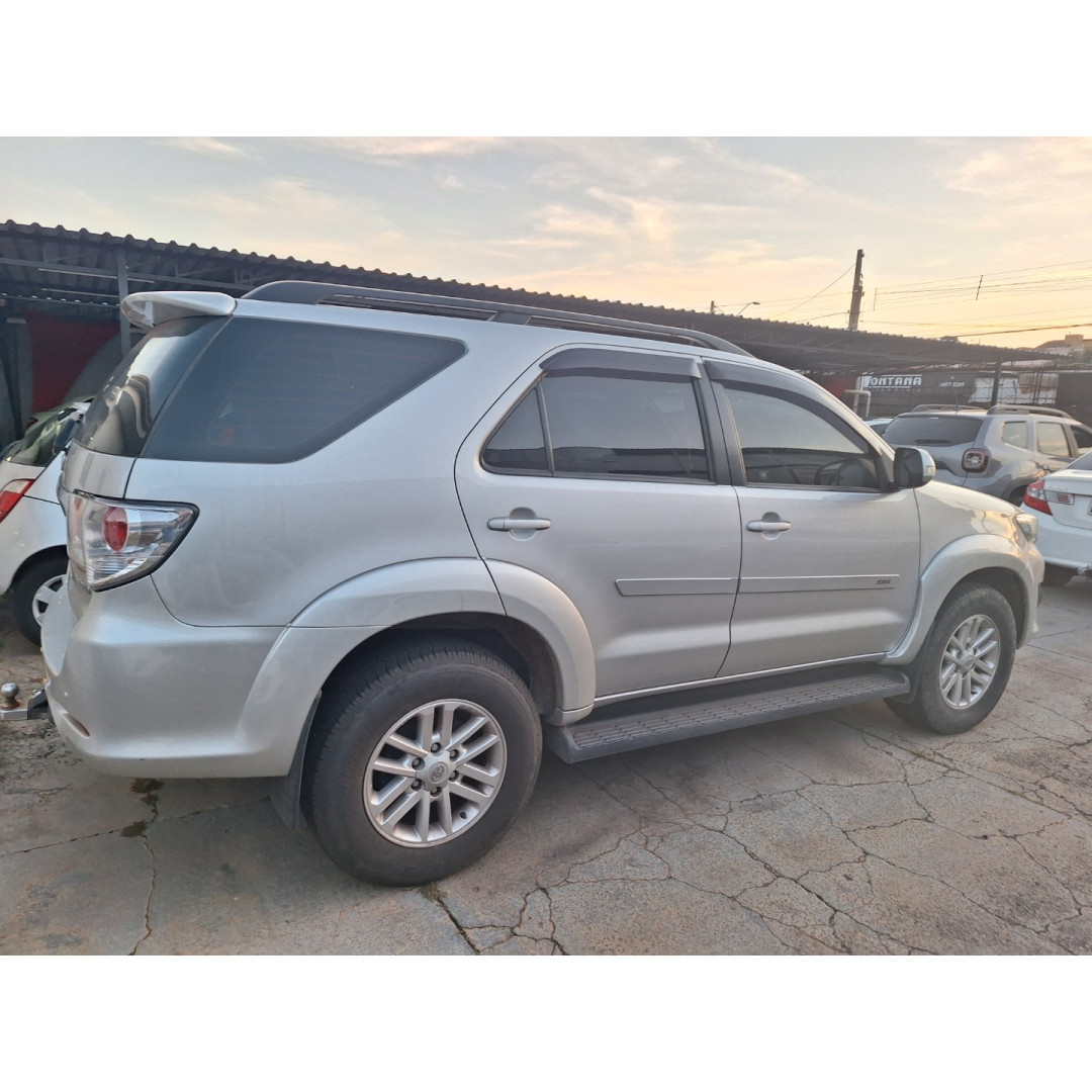 TOYOTA Hilux SW4 3.0 16V 4P SRV 4X4 7 LUGARES TURBO DIESEL AUTOMÁTICO