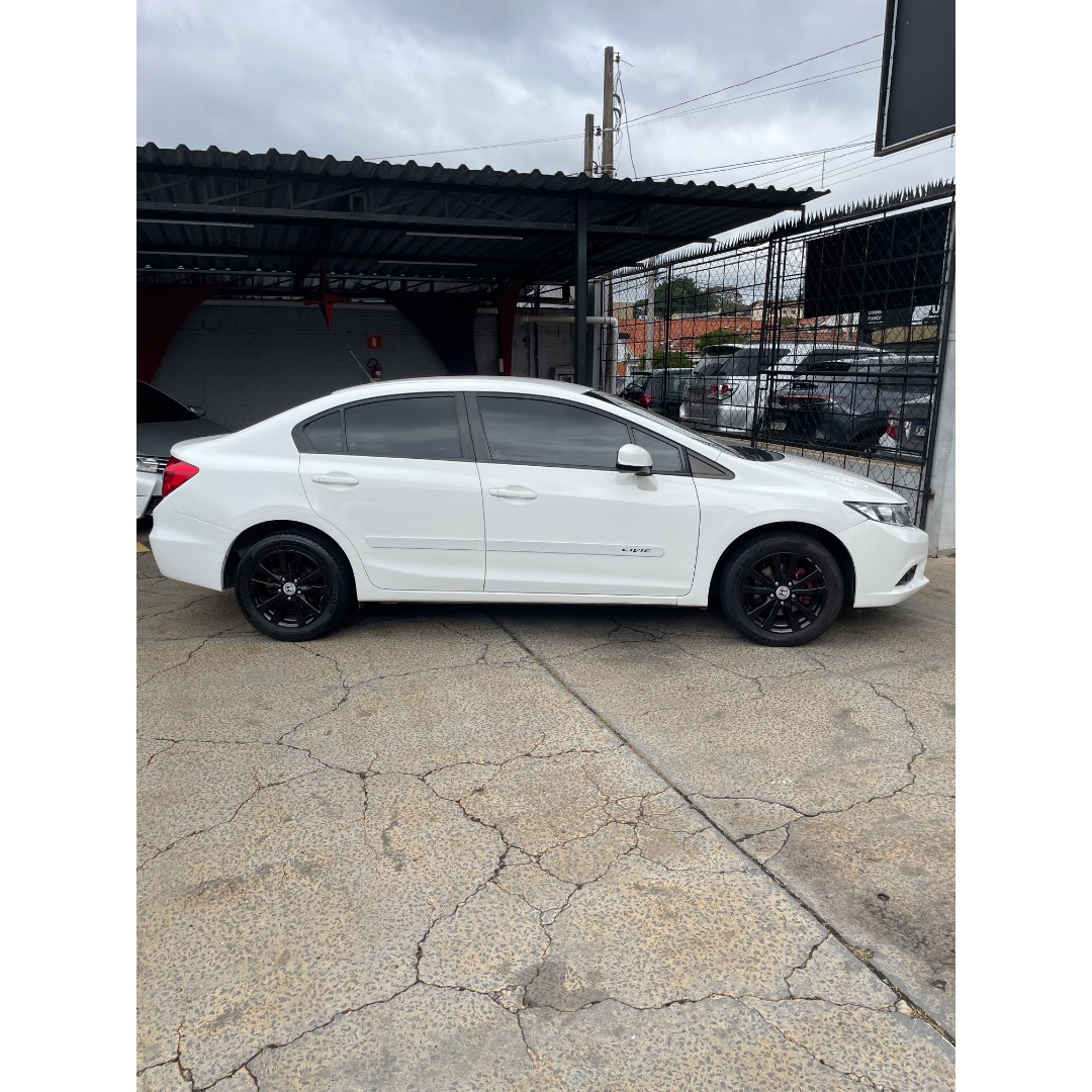 HONDA Civic 1.8 16V 4P FLEX LXS AUTOMÁTICO