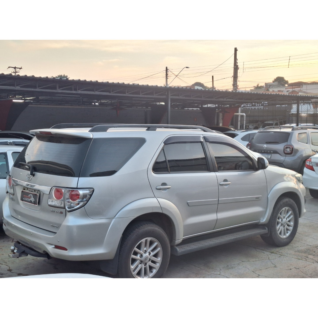 TOYOTA Hilux SW4 3.0 16V 4P SRV 4X4 7 LUGARES TURBO DIESEL AUTOMÁTICO