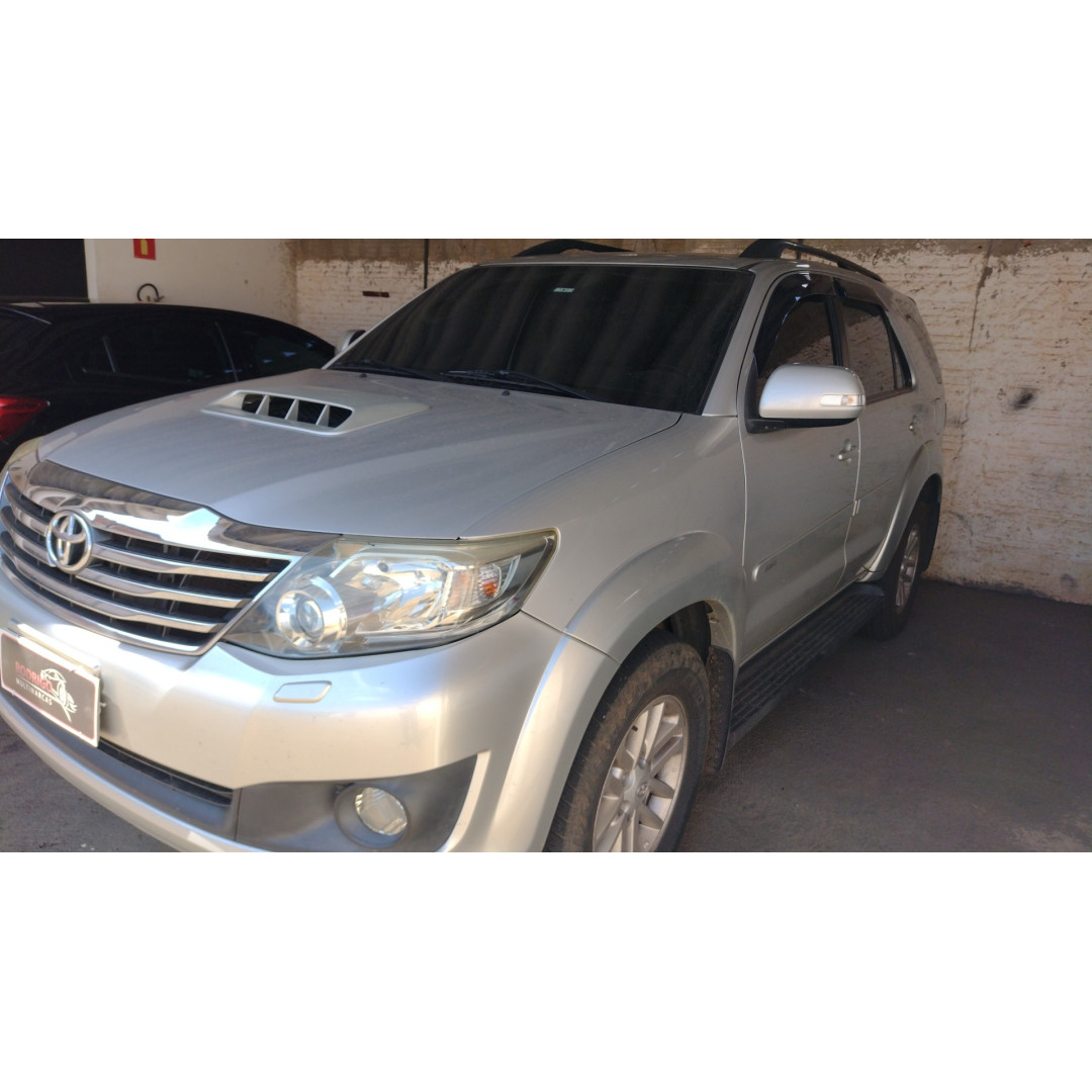 TOYOTA Hilux SW4 3.0 16V 4P SRV 4X4 7 LUGARES TURBO DIESEL AUTOMÁTICO