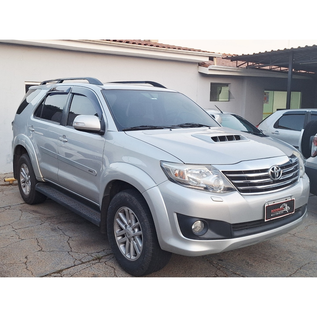 Hilux SW4 3.0 16V 4P SRV 4X4 7 LUGARES TURBO DIESEL AUTOMÁTICO