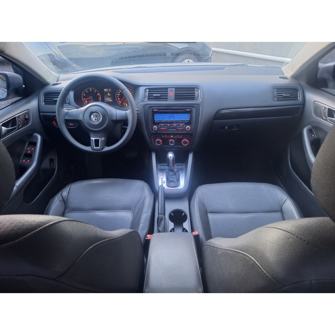 VOLKSWAGEN Jetta 2.0 4P FLEX CONFORTLINE TIPTRONIC AUTOMÁTICO