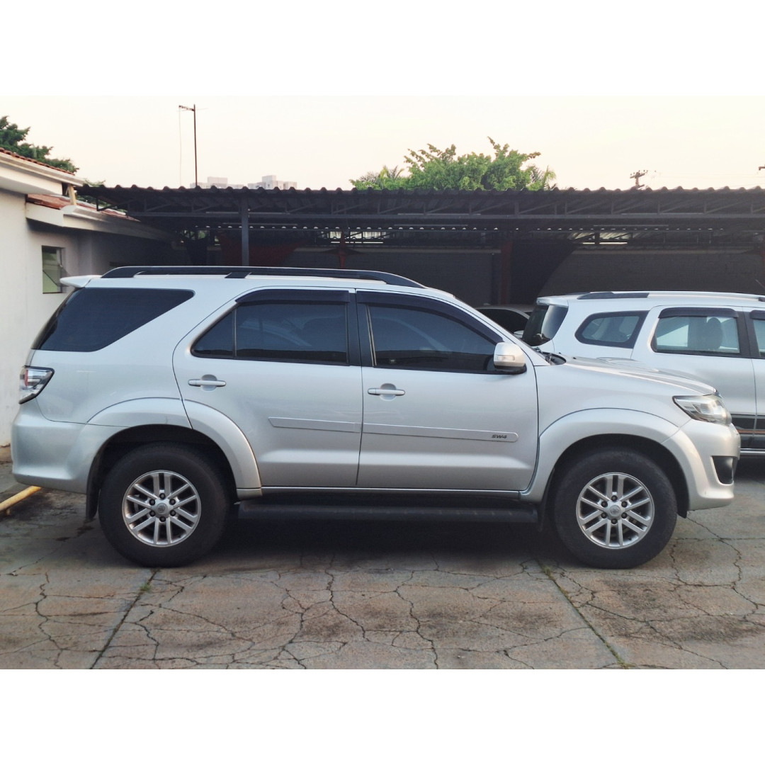TOYOTA Hilux SW4 3.0 16V 4P SRV 4X4 7 LUGARES TURBO DIESEL AUTOMÁTICO
