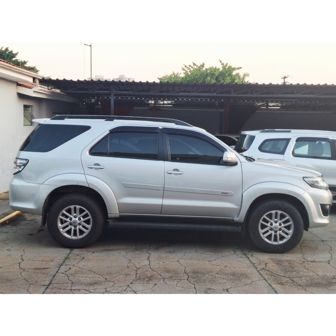 TOYOTA Hilux SW4 3.0 16V 4P SRV 4X4 7 LUGARES TURBO DIESEL AUTOMÁTICO