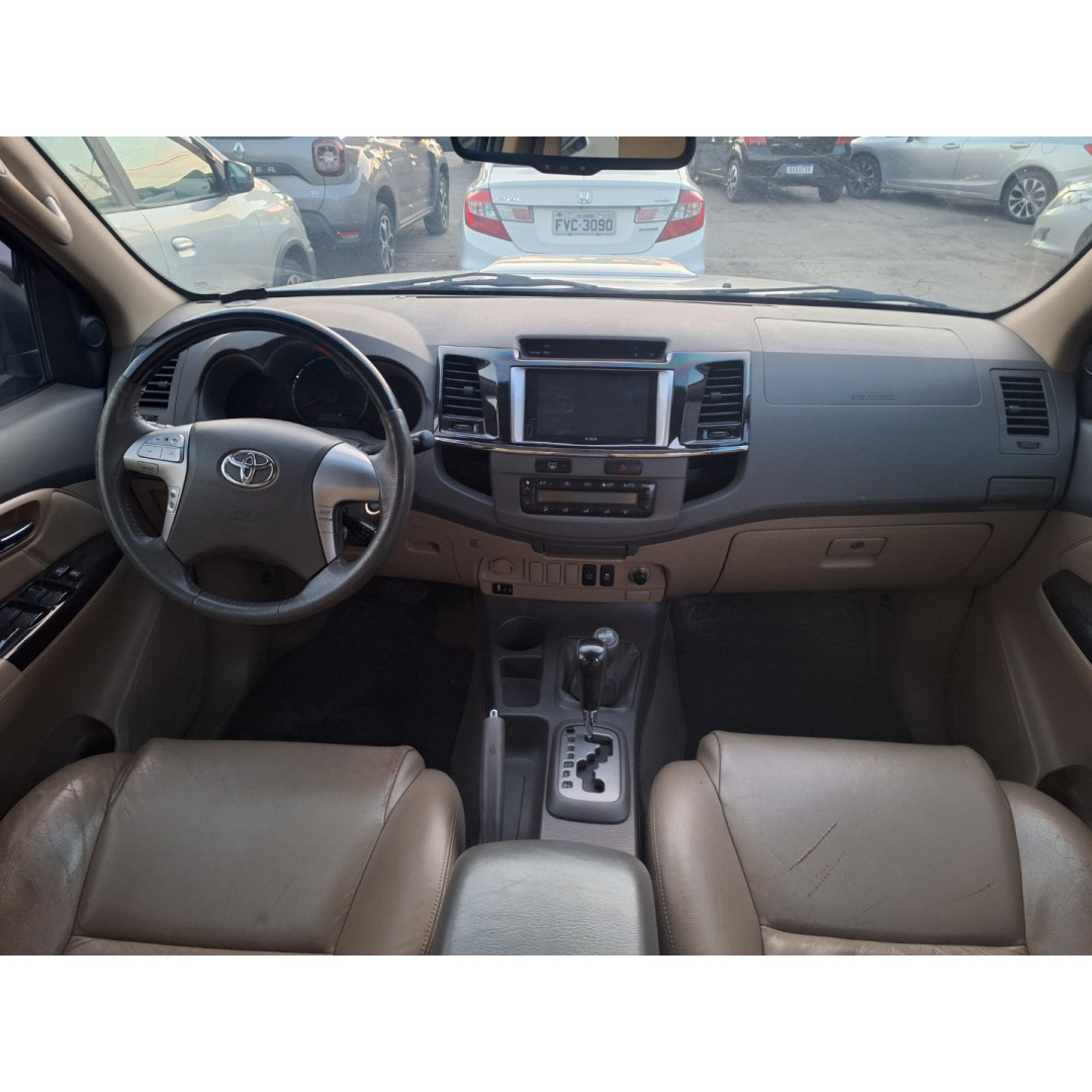 TOYOTA Hilux SW4 3.0 16V 4P SRV 4X4 7 LUGARES TURBO DIESEL AUTOMÁTICO