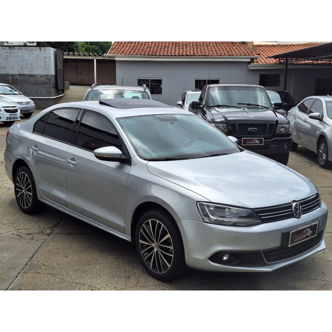 VOLKSWAGEN Jetta 2.0 4P FLEX CONFORTLINE TIPTRONIC AUTOMÁTICO