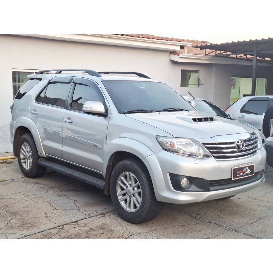 TOYOTA Hilux SW4 3.0 16V 4P SRV 4X4 7 LUGARES TURBO DIESEL AUTOMÁTICO