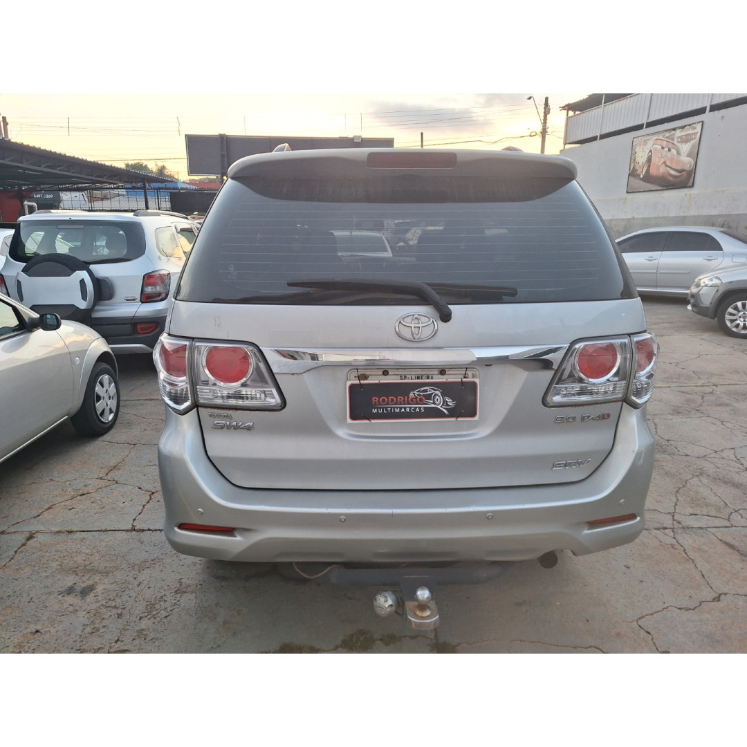 TOYOTA Hilux SW4 3.0 16V 4P SRV 4X4 7 LUGARES TURBO DIESEL AUTOMÁTICO
