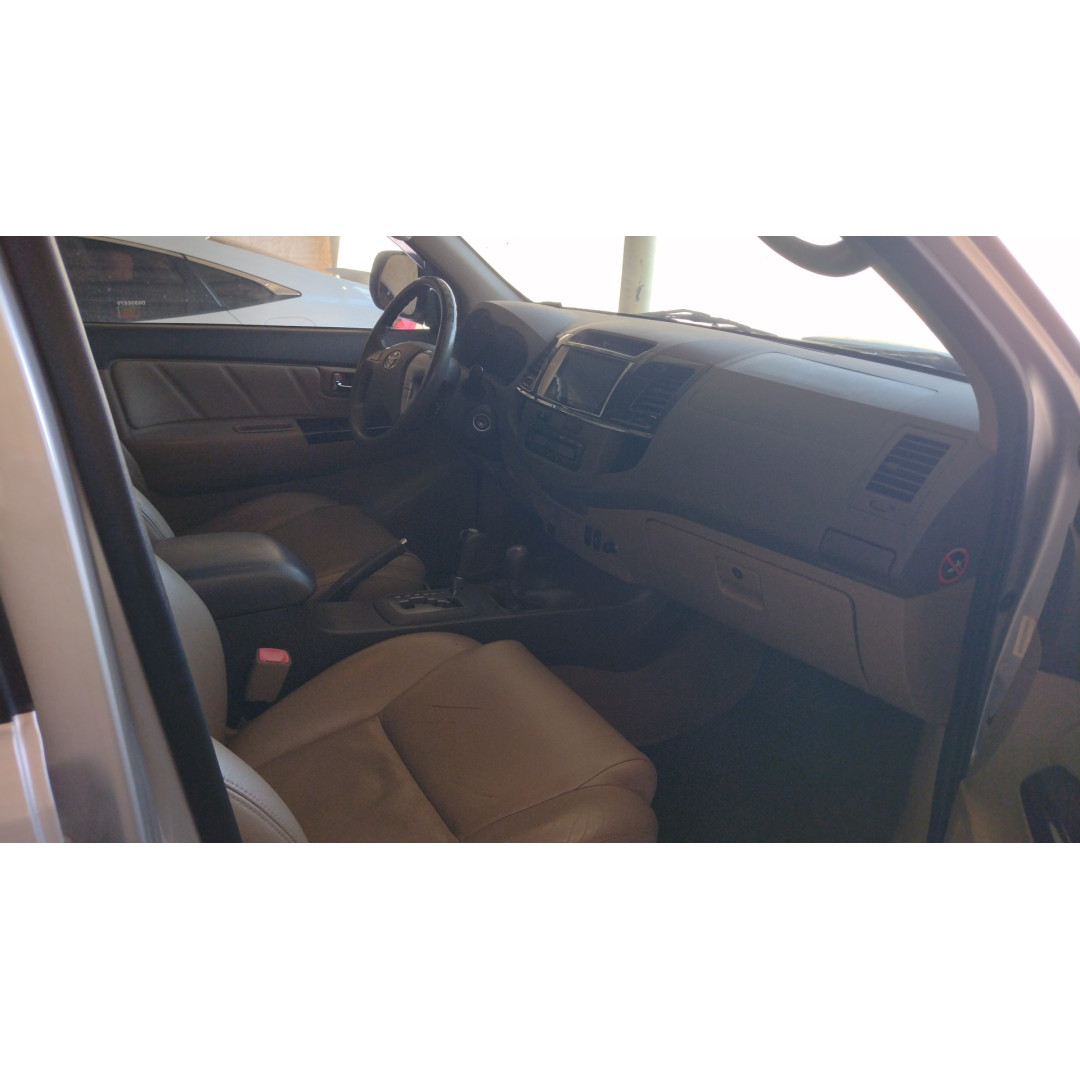 TOYOTA Hilux SW4 3.0 16V 4P SRV 4X4 7 LUGARES TURBO DIESEL AUTOMÁTICO