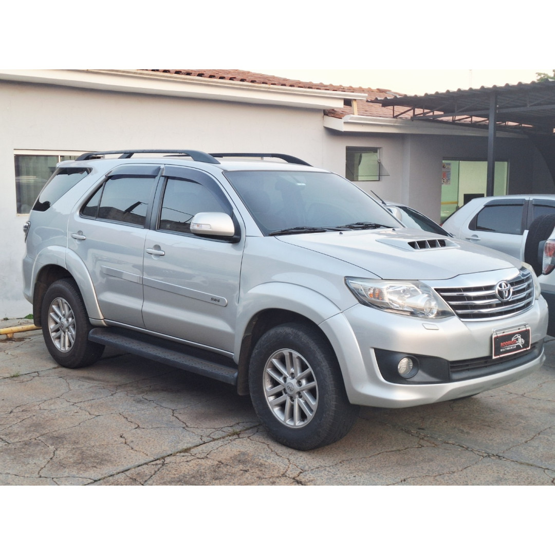 TOYOTA Hilux SW4 3.0 16V 4P SRV 4X4 7 LUGARES TURBO DIESEL AUTOMÁTICO