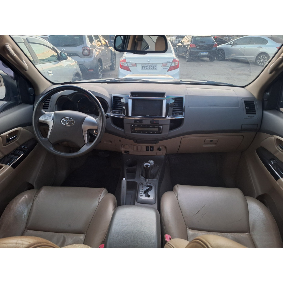 TOYOTA Hilux SW4 3.0 16V 4P SRV 4X4 7 LUGARES TURBO DIESEL AUTOMÁTICO