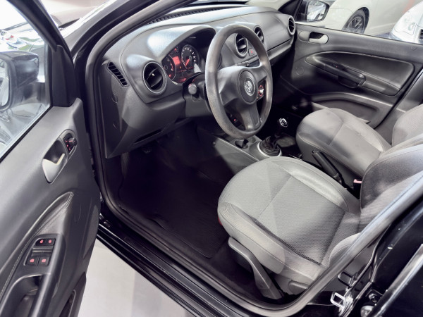 VOLKSWAGEN Voyage 1.0 4P FLEX