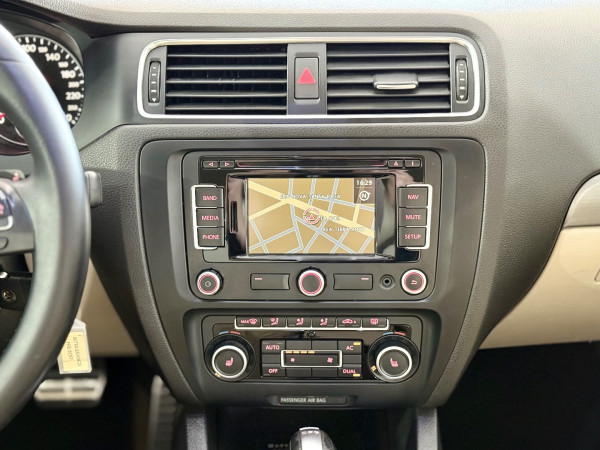 VOLKSWAGEN Jetta 2.0 4P TSI HIGHLINE 200 CV AUTOMÁTICO