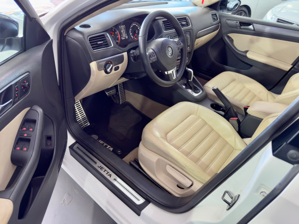 VOLKSWAGEN Jetta 2.0 4P TSI HIGHLINE 200 CV AUTOMÁTICO