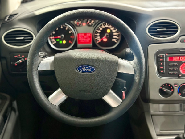 FORD Focus Hatch 1.6 4P