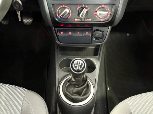 VOLKSWAGEN Voyage 1.0 4P FLEX