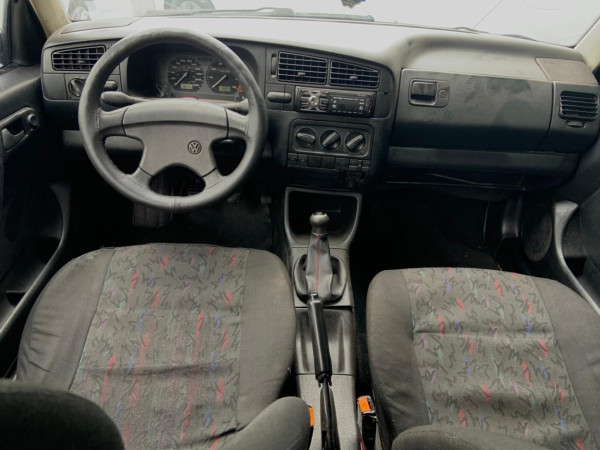 VOLKSWAGEN Golf 1.8 4P GL