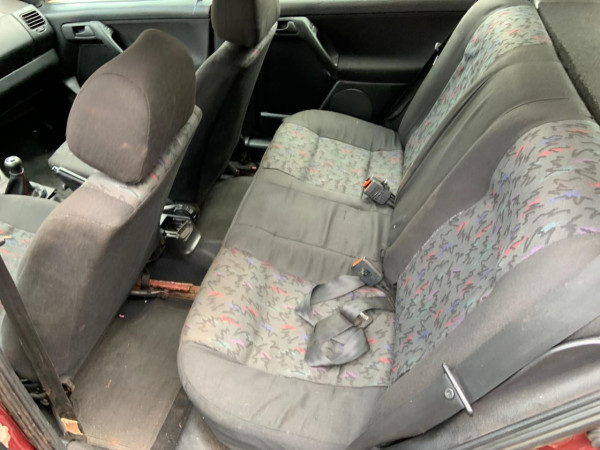 VOLKSWAGEN Golf 1.8 4P GL